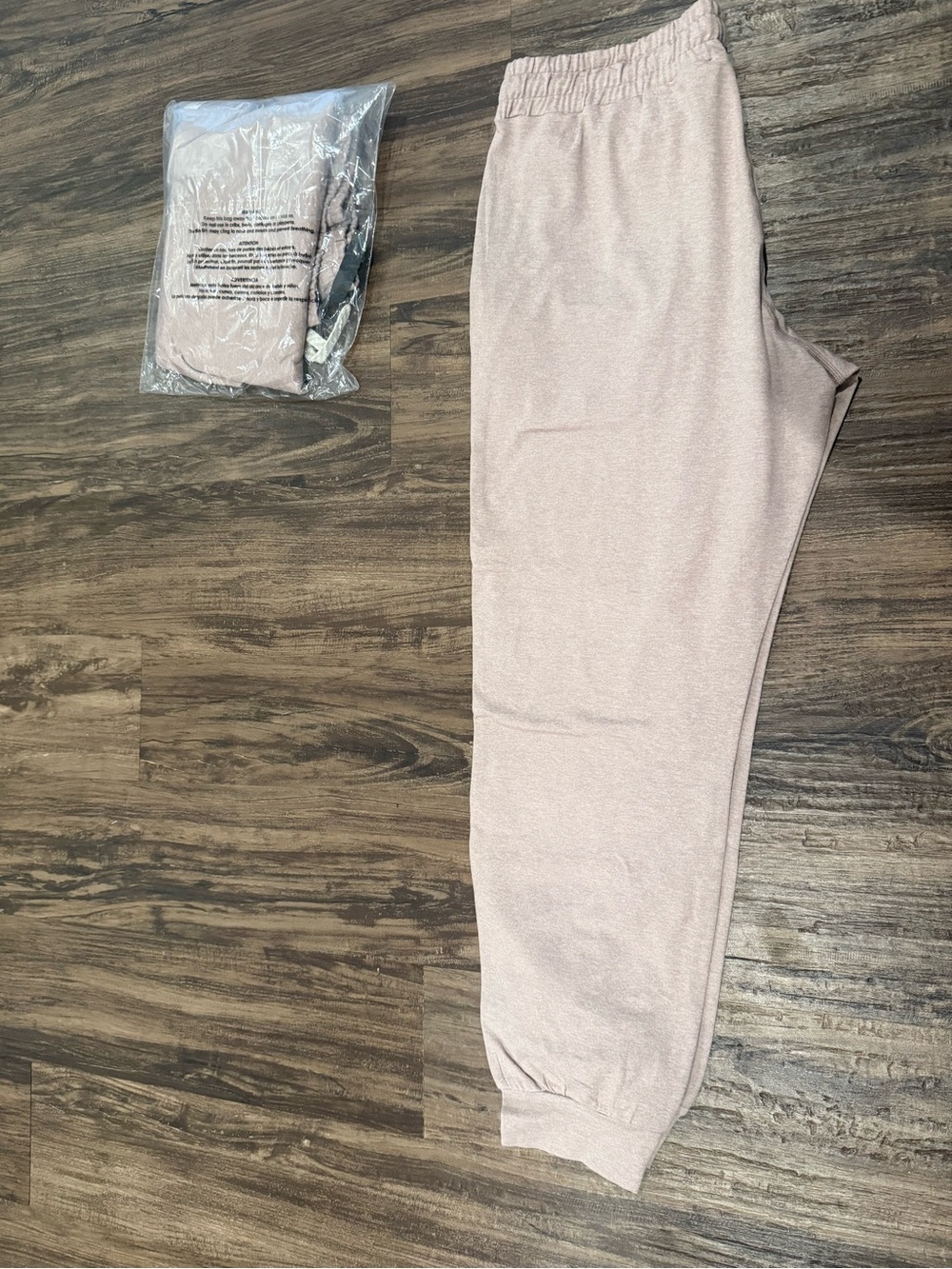 Vuori performance Jogger Pants / never worn - Picture 2 of 4